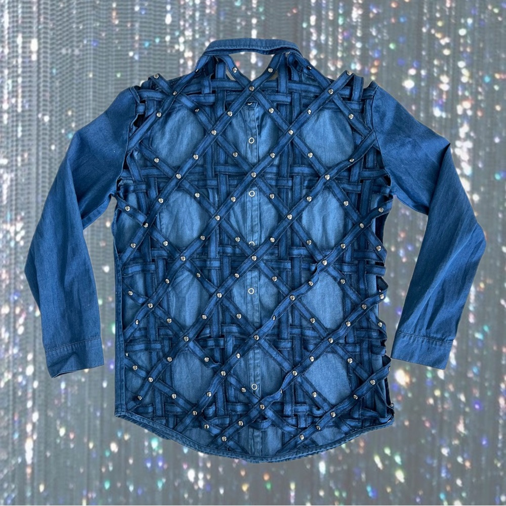 💙 DENIM BUTTON DOWN WITH OPEN CUTOUT BACK 💙